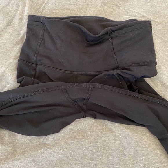 EUC lulu lemon fast and free crop nulux 19” - Picture 4 of 5